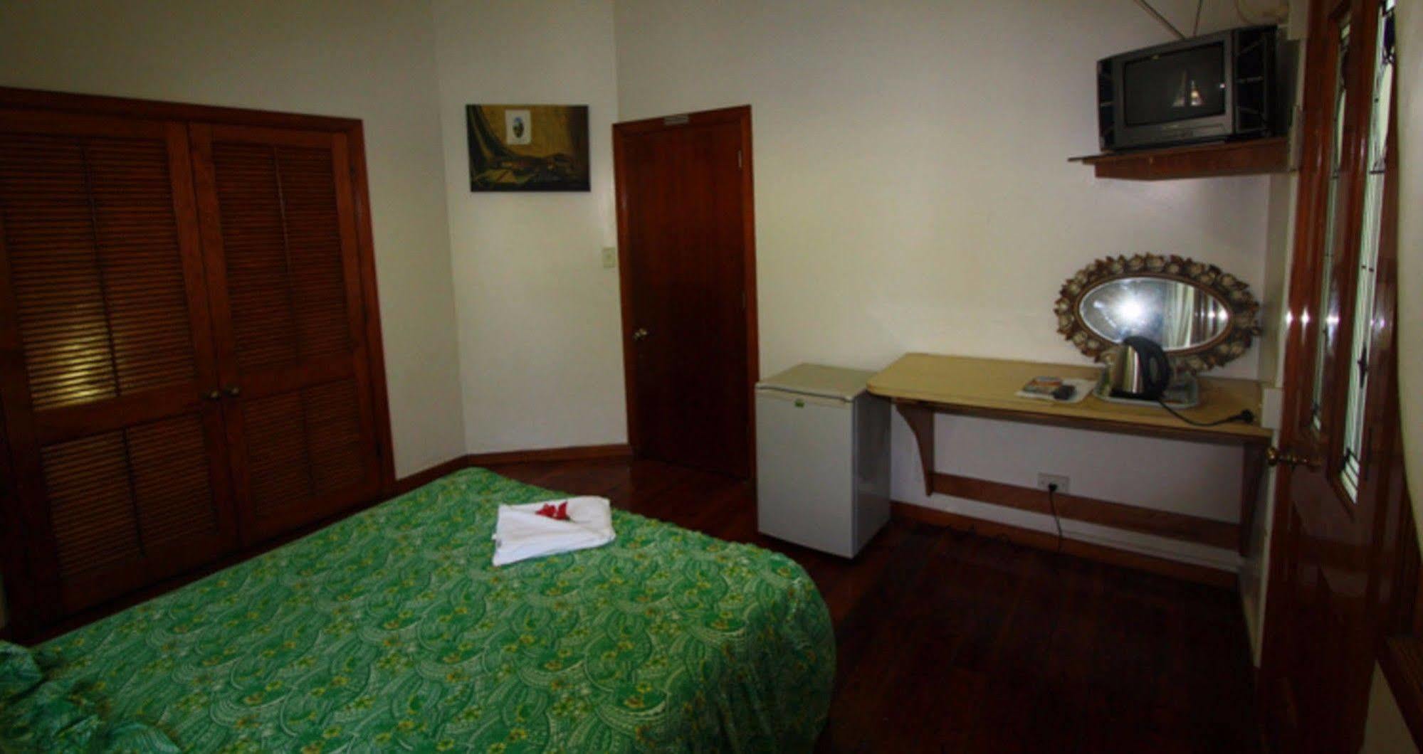 Lynn'S Getaway Hotel Apia Extérieur photo